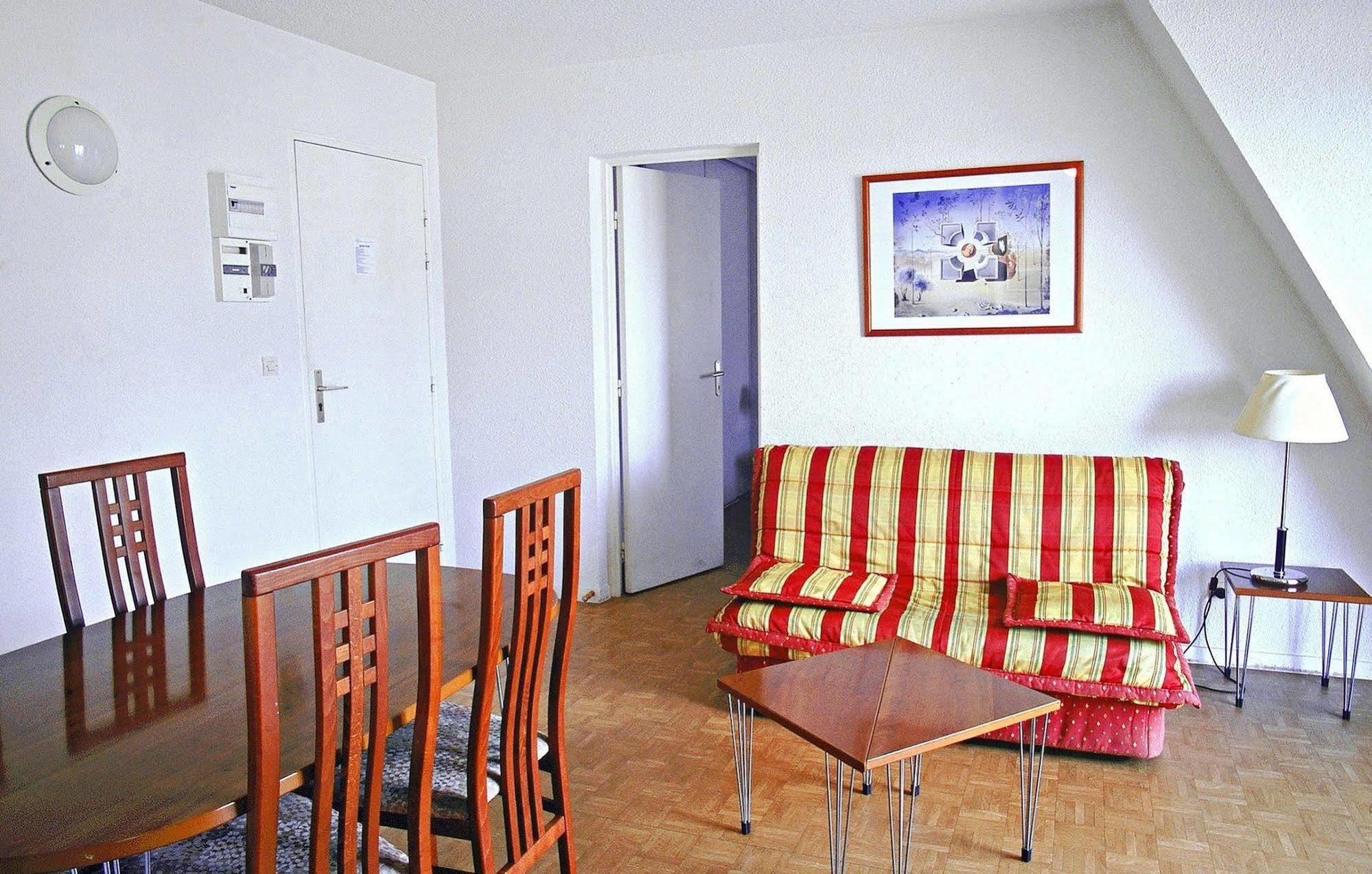 Montaigu Aparthotel Cabourg Exterior photo