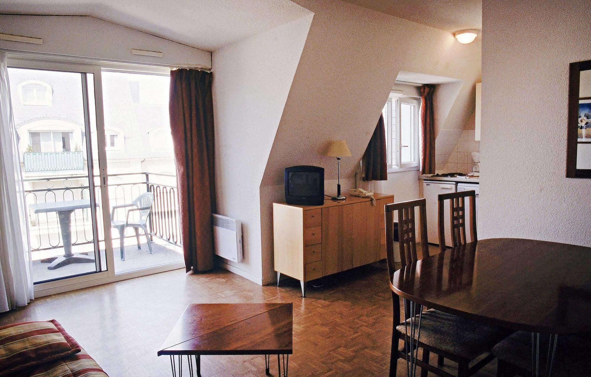 Montaigu Aparthotel Cabourg Exterior photo